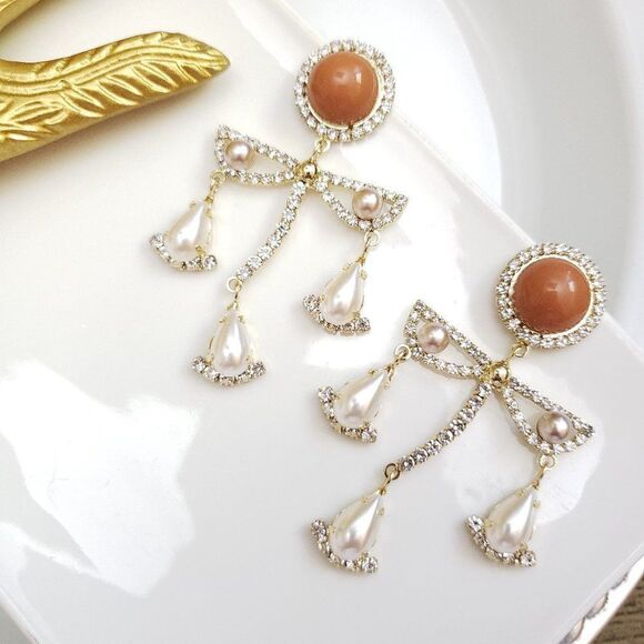 New! Selena Pearls Bar Post Earrings - Picture 1 of 14